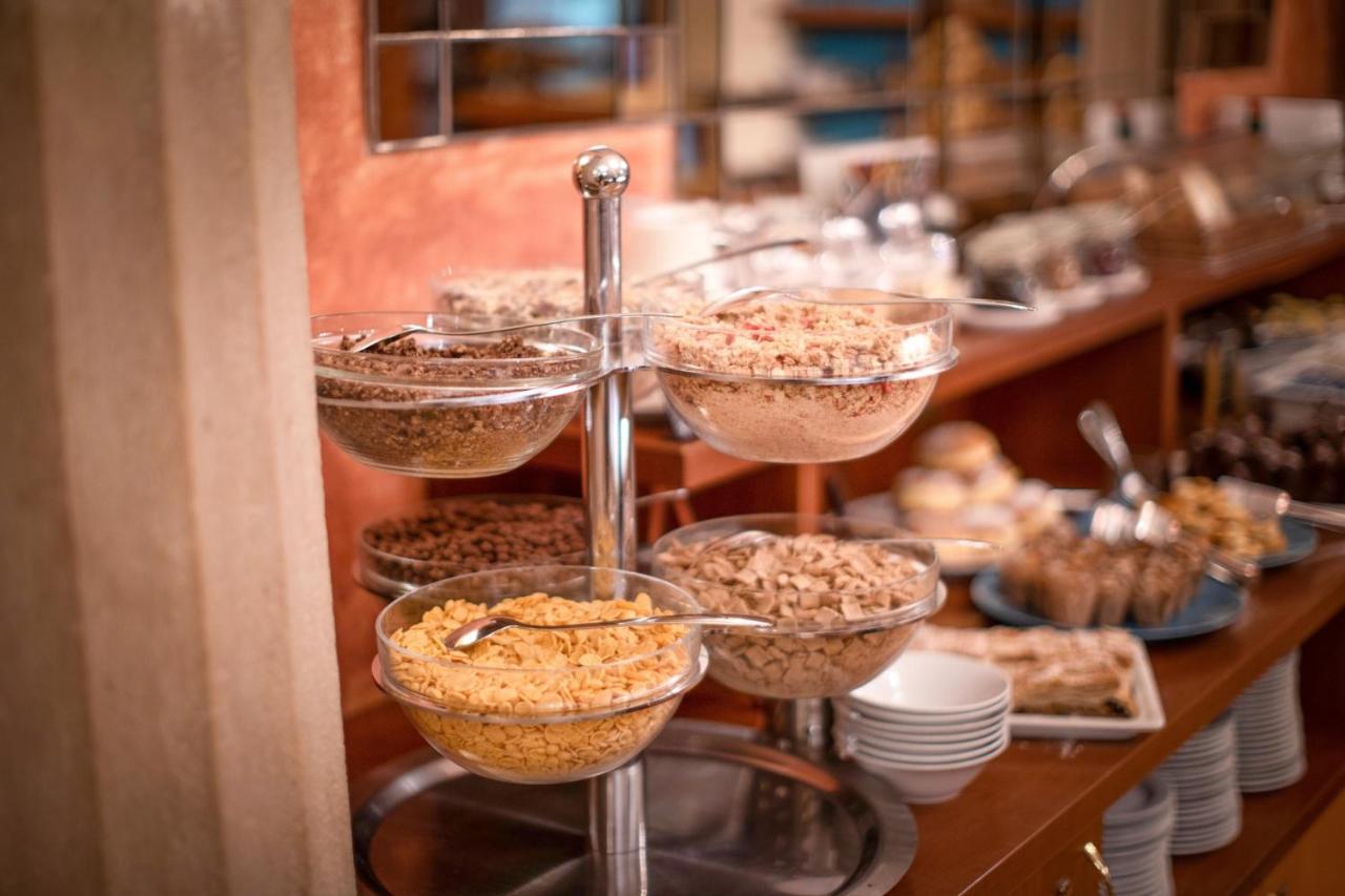 Hotel Meteor Plaza Prague Ngoại thất bức ảnh